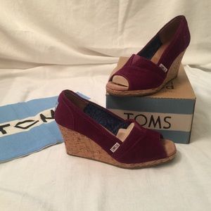 Toms Wedge Wine size 7.5